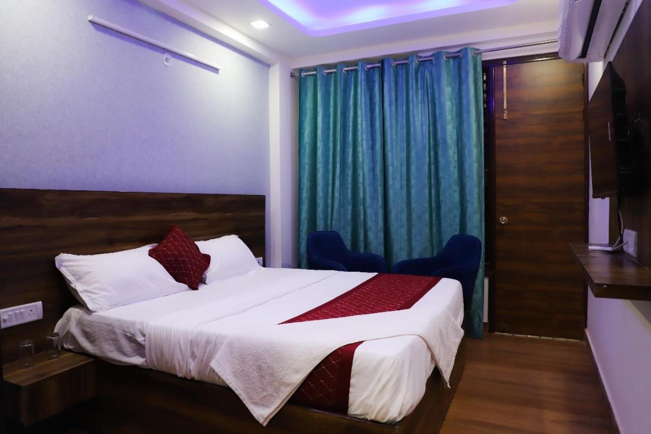 Bed and Breakfast Surya International à New Delhi Extérieur photo