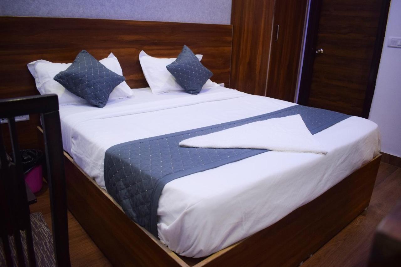 Bed and Breakfast Surya International à New Delhi Extérieur photo