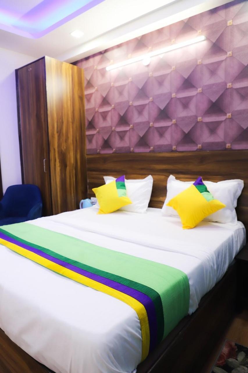 Bed and Breakfast Surya International à New Delhi Extérieur photo