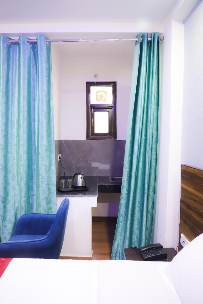 Bed and Breakfast Surya International à New Delhi Extérieur photo