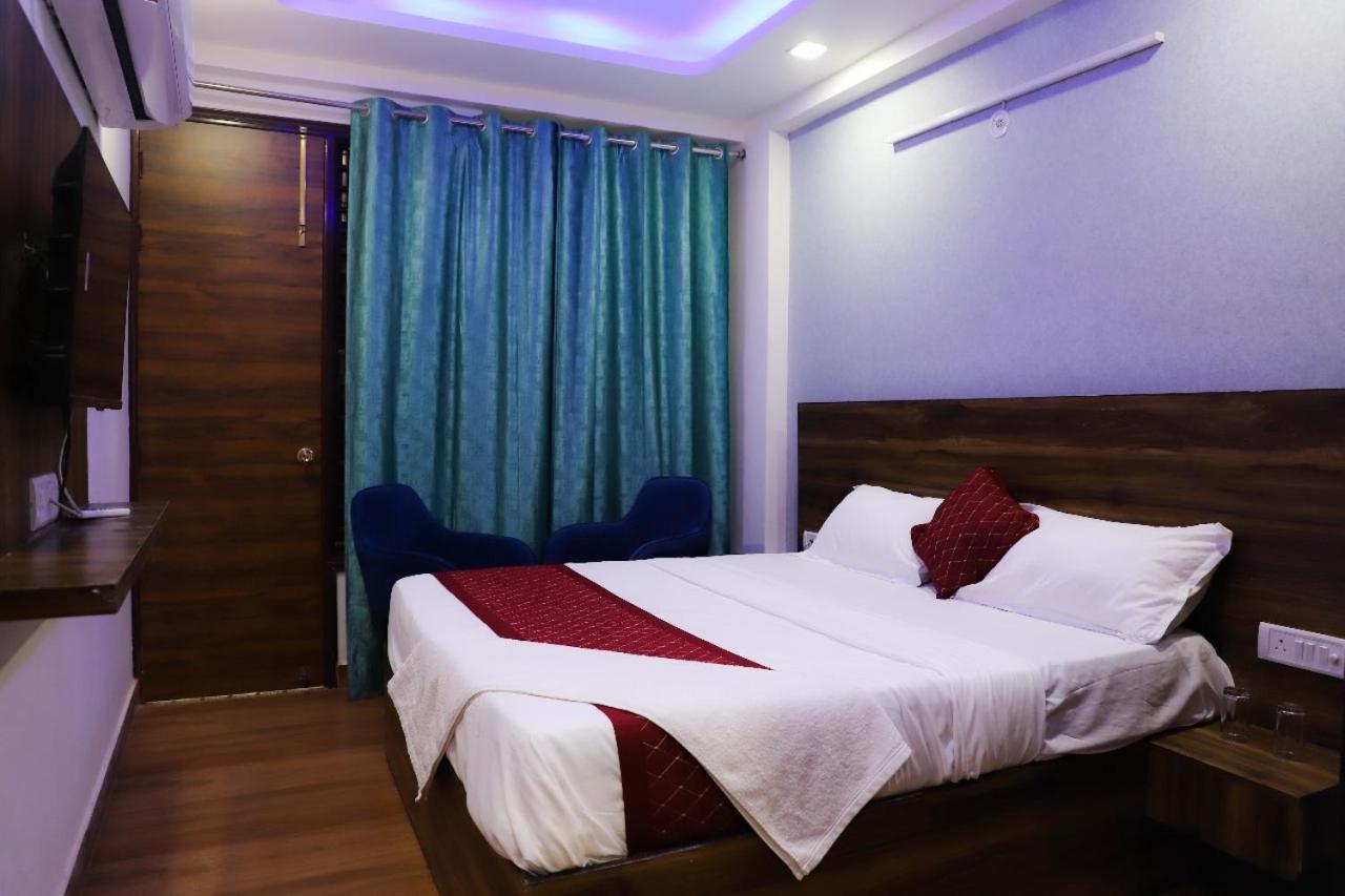 Bed and Breakfast Surya International à New Delhi Extérieur photo