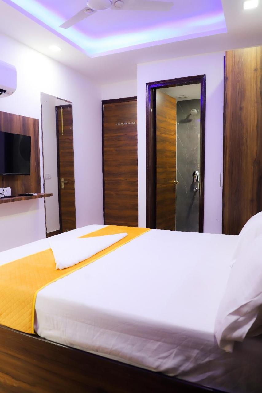 Bed and Breakfast Surya International à New Delhi Extérieur photo
