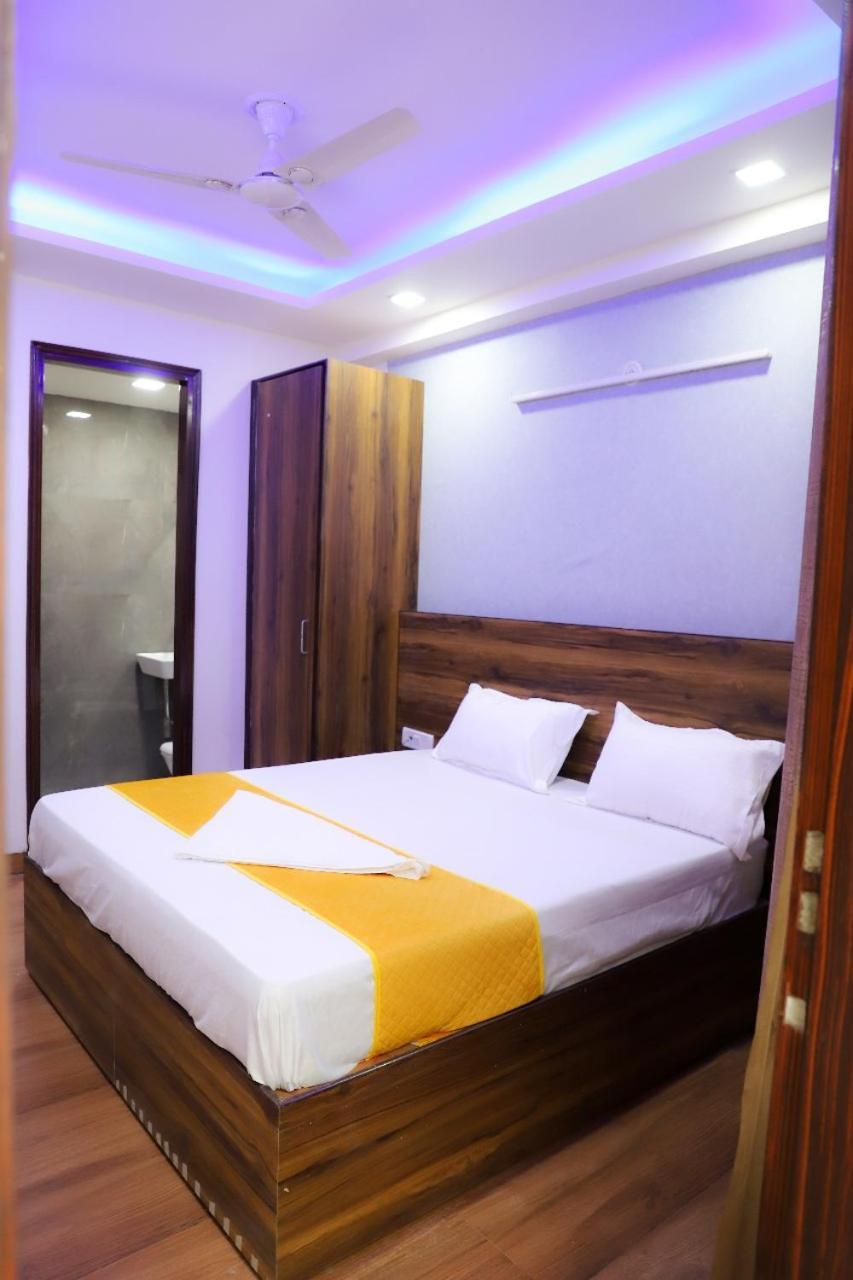Bed and Breakfast Surya International à New Delhi Extérieur photo