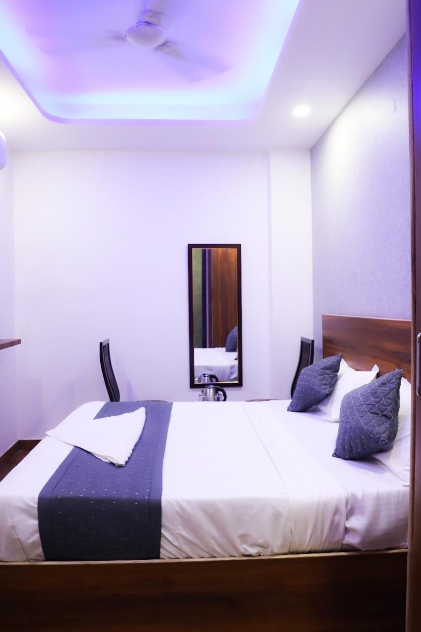 Bed and Breakfast Surya International à New Delhi Extérieur photo