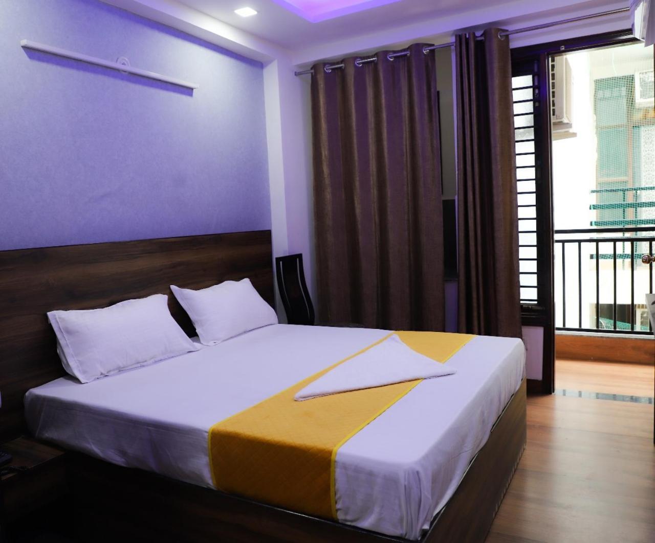 Bed and Breakfast Surya International à New Delhi Extérieur photo