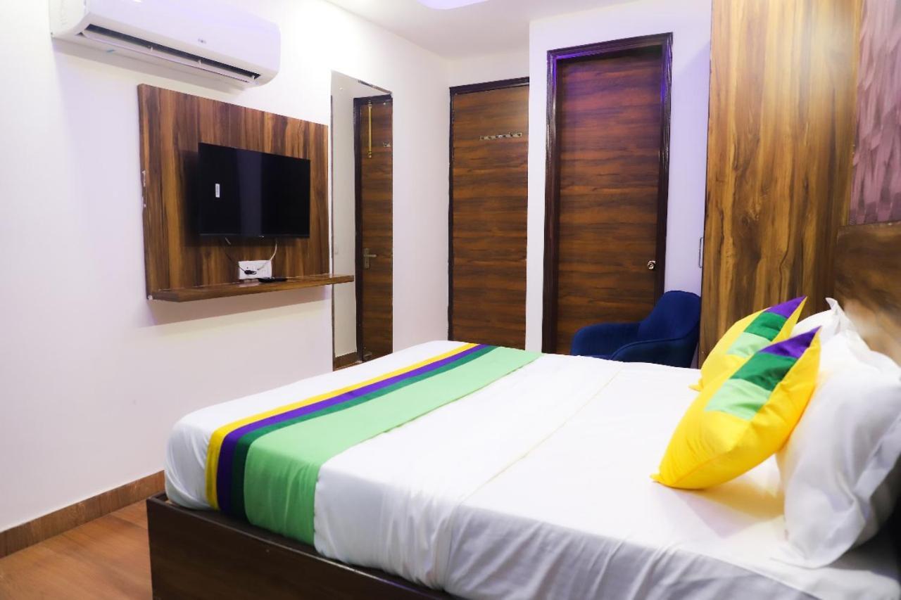Bed and Breakfast Surya International à New Delhi Extérieur photo