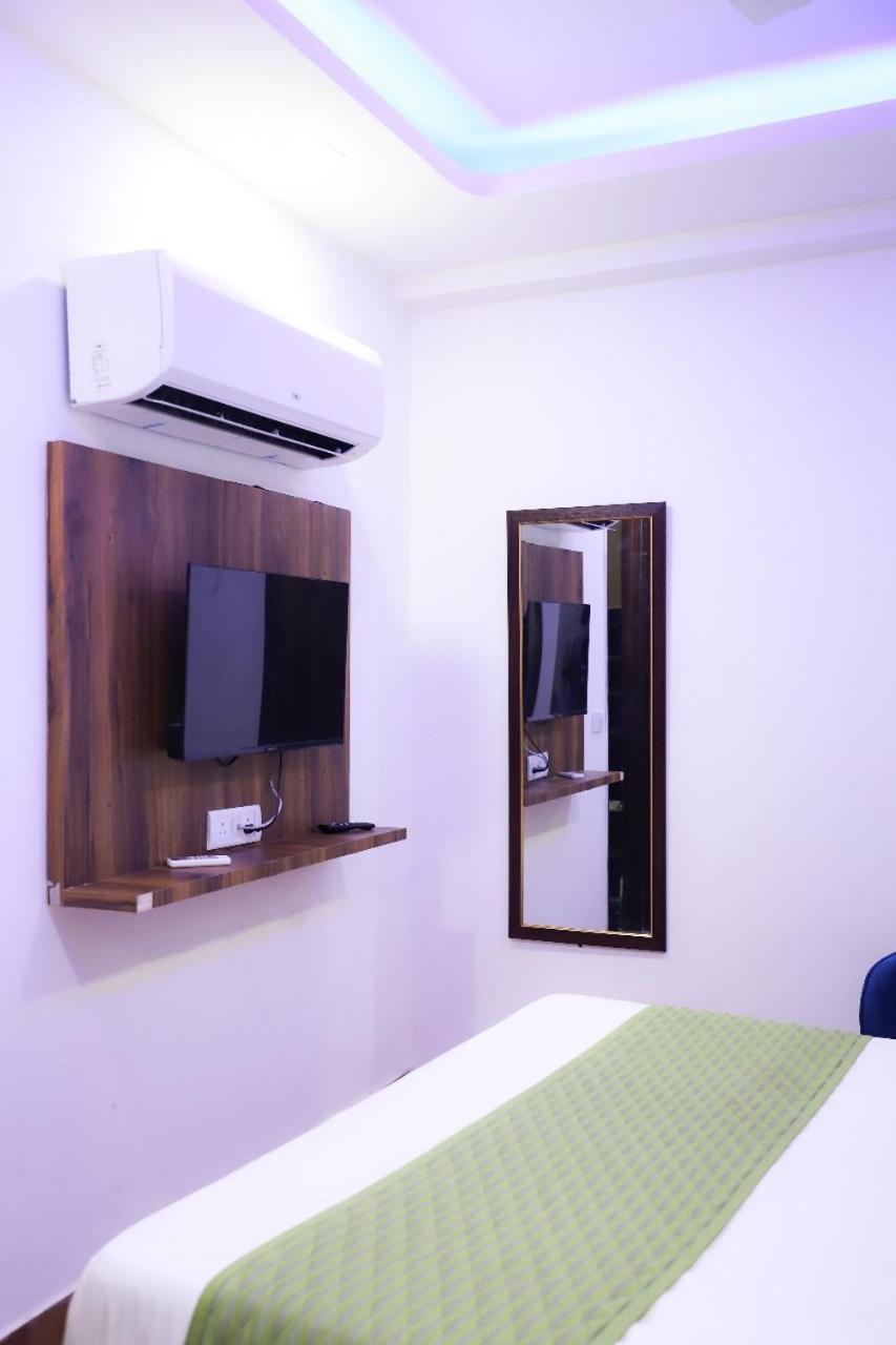 Bed and Breakfast Surya International à New Delhi Extérieur photo