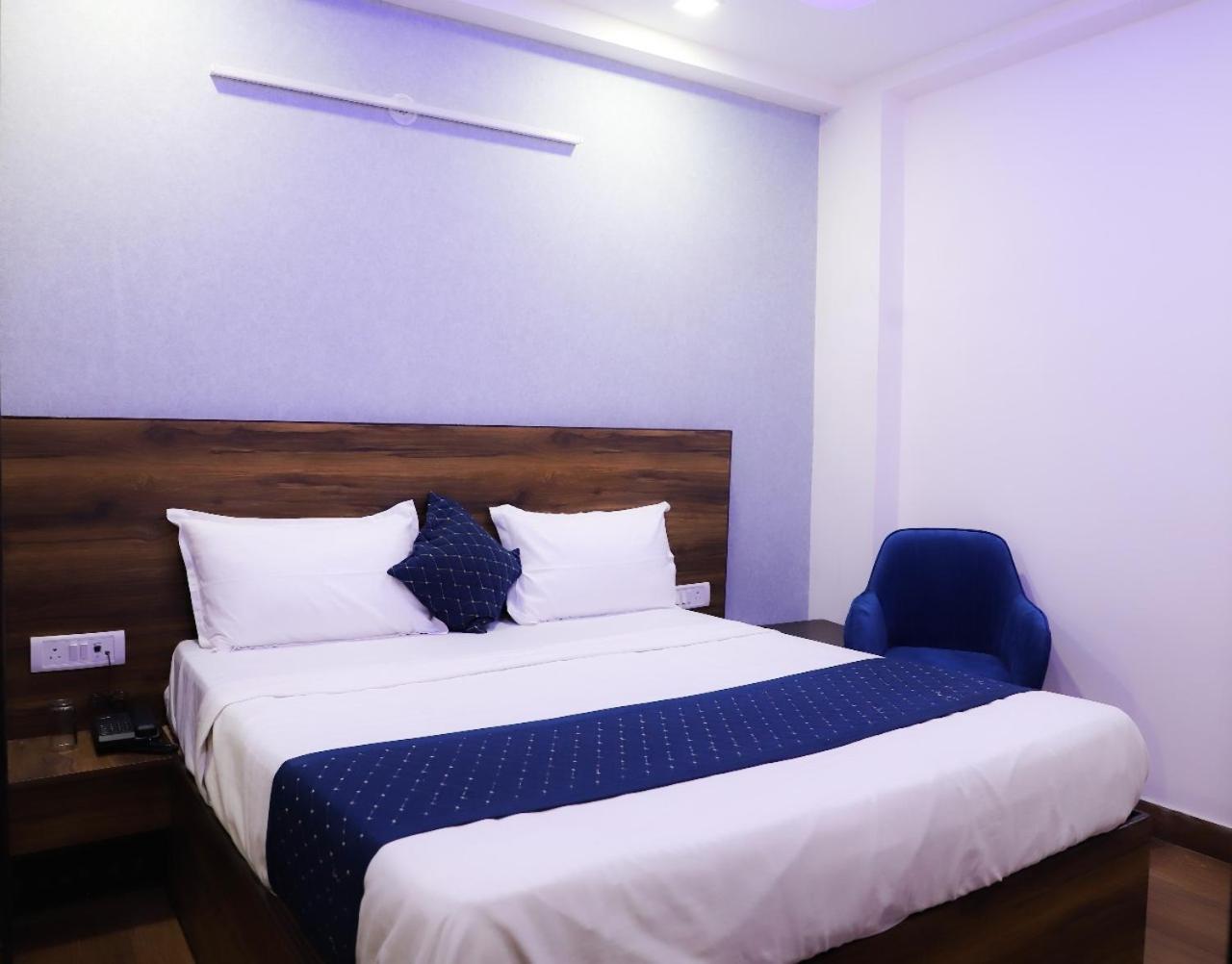 Bed and Breakfast Surya International à New Delhi Extérieur photo