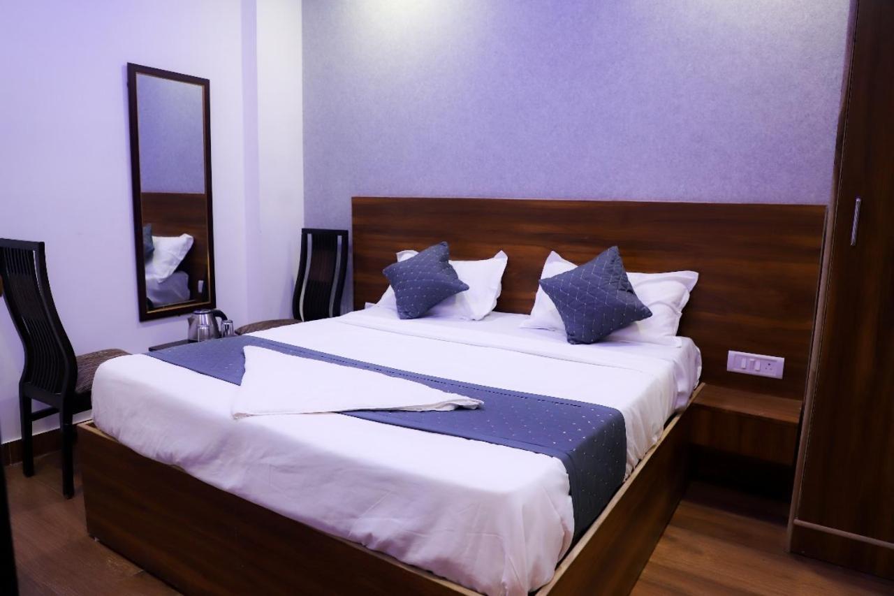 Bed and Breakfast Surya International à New Delhi Extérieur photo