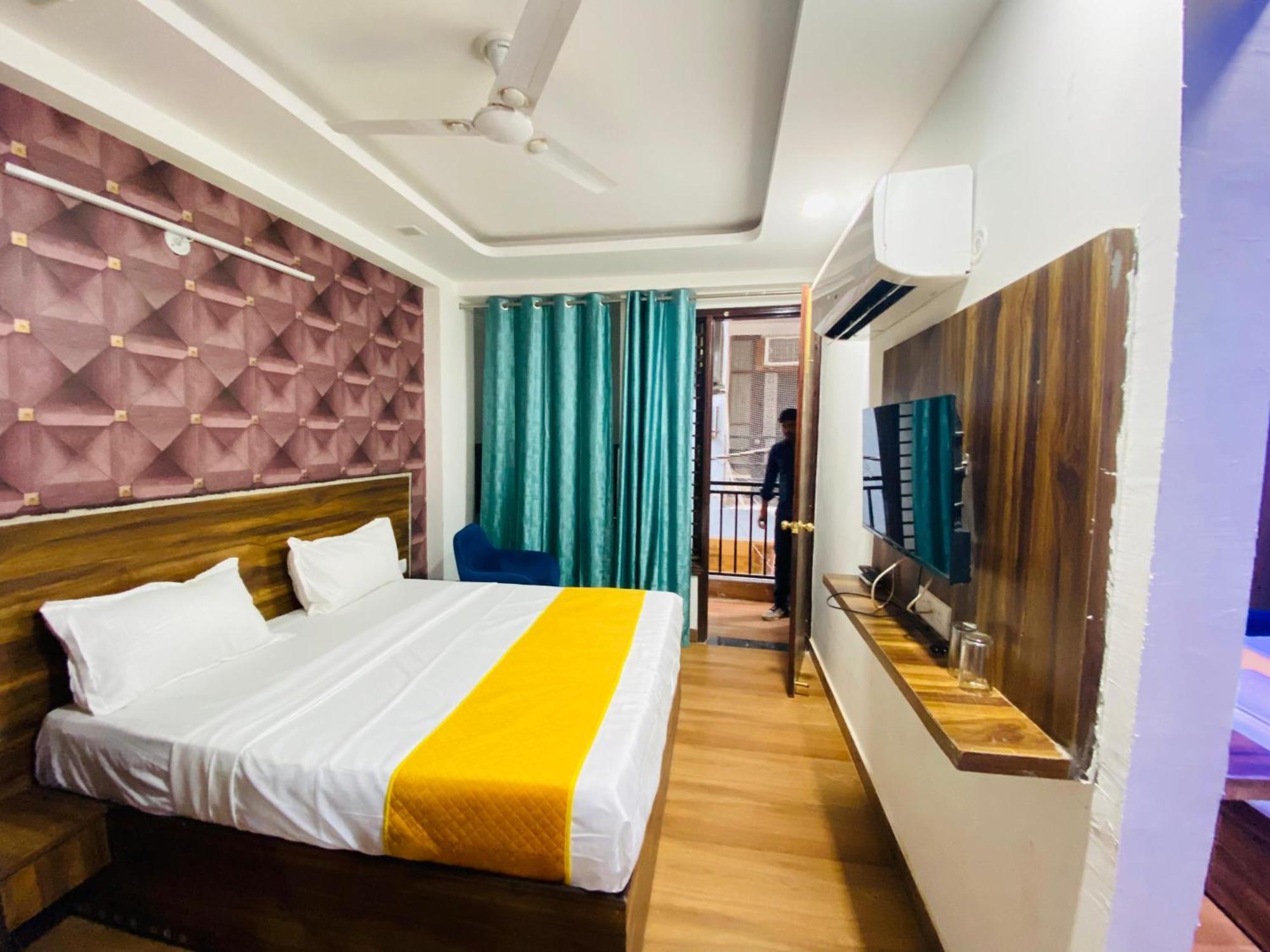 Bed and Breakfast Surya International à New Delhi Extérieur photo
