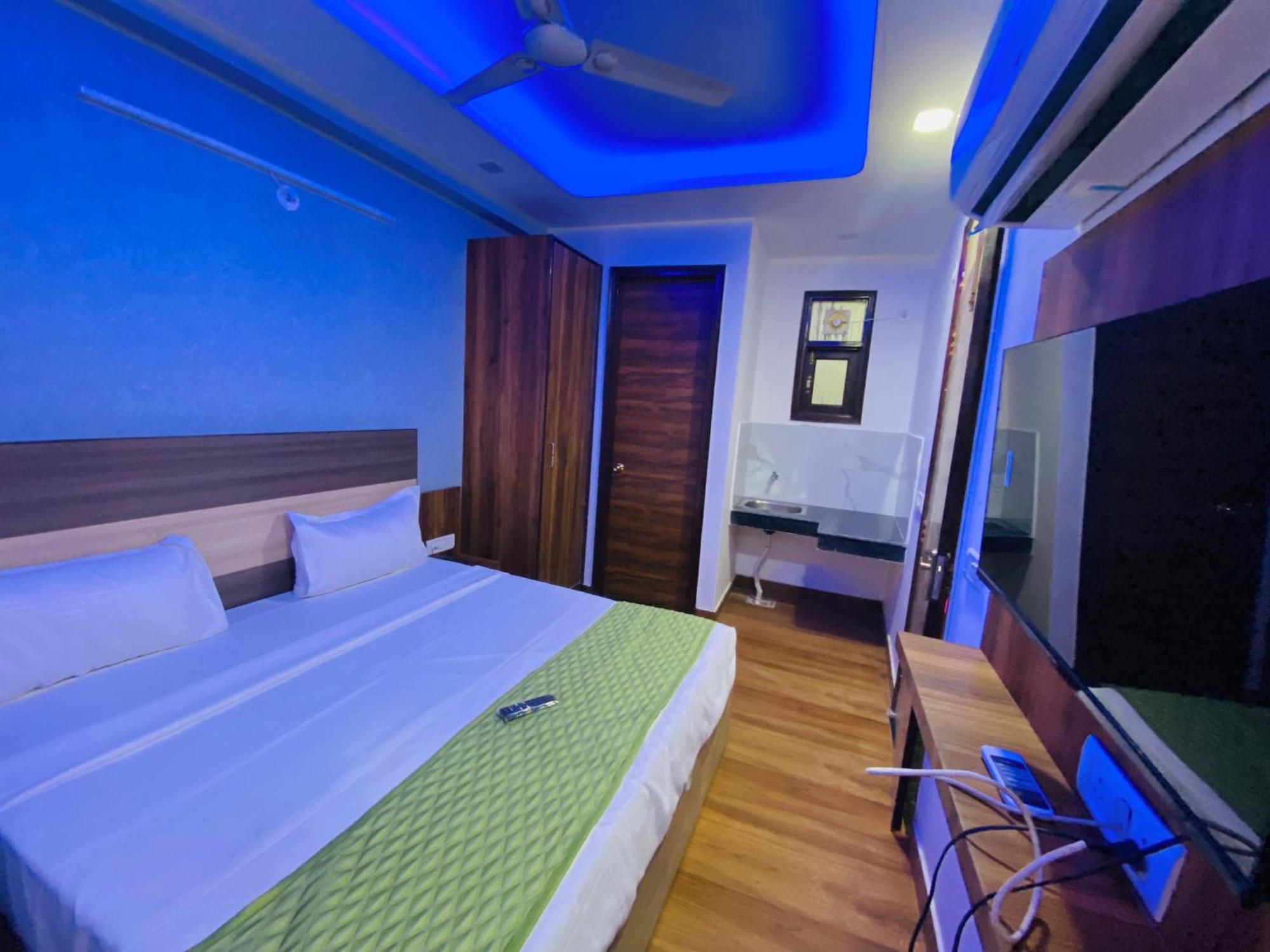 Bed and Breakfast Surya International à New Delhi Extérieur photo