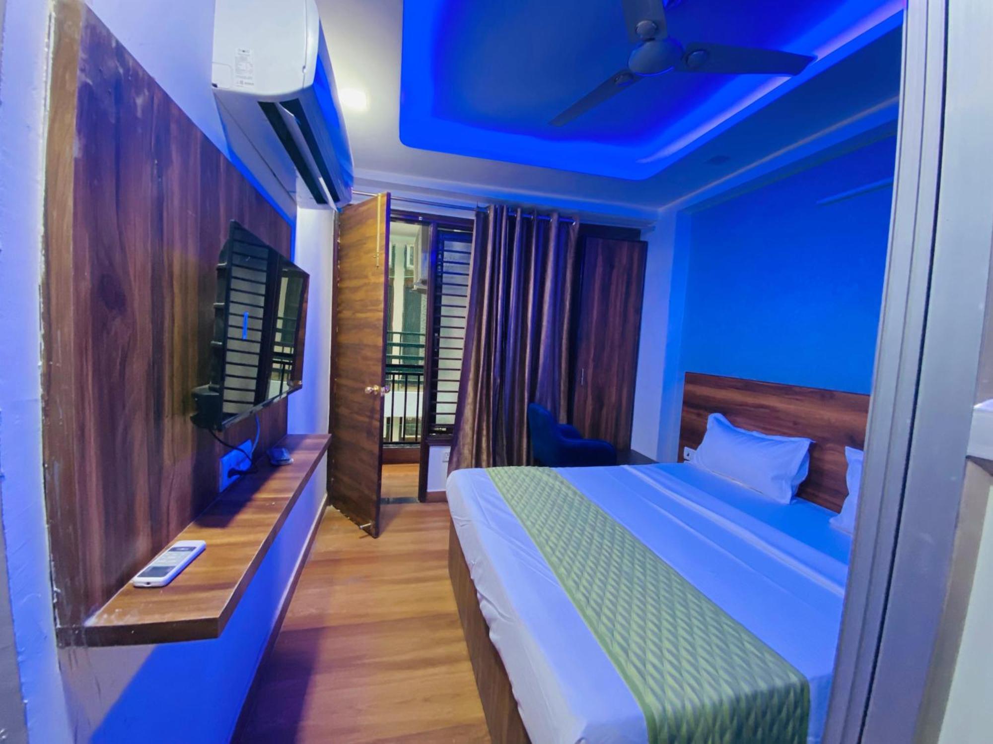 Bed and Breakfast Surya International à New Delhi Extérieur photo