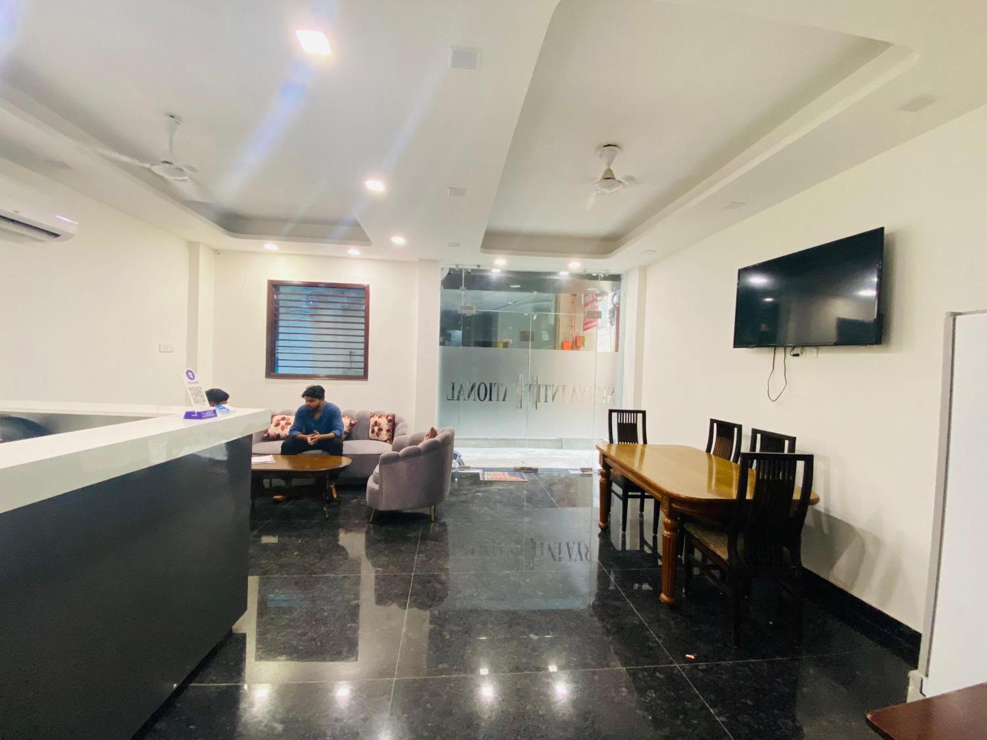 Bed and Breakfast Surya International à New Delhi Extérieur photo