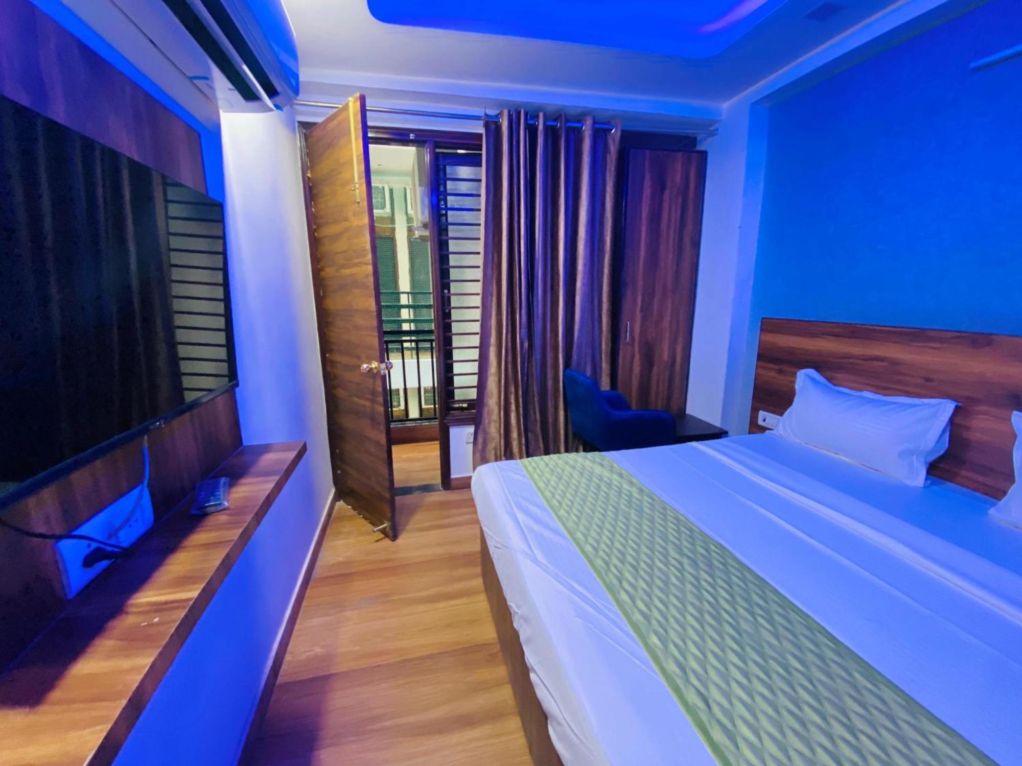 Bed and Breakfast Surya International à New Delhi Extérieur photo