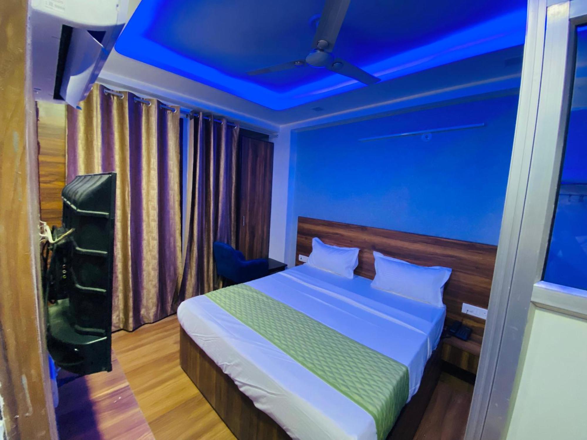Bed and Breakfast Surya International à New Delhi Extérieur photo