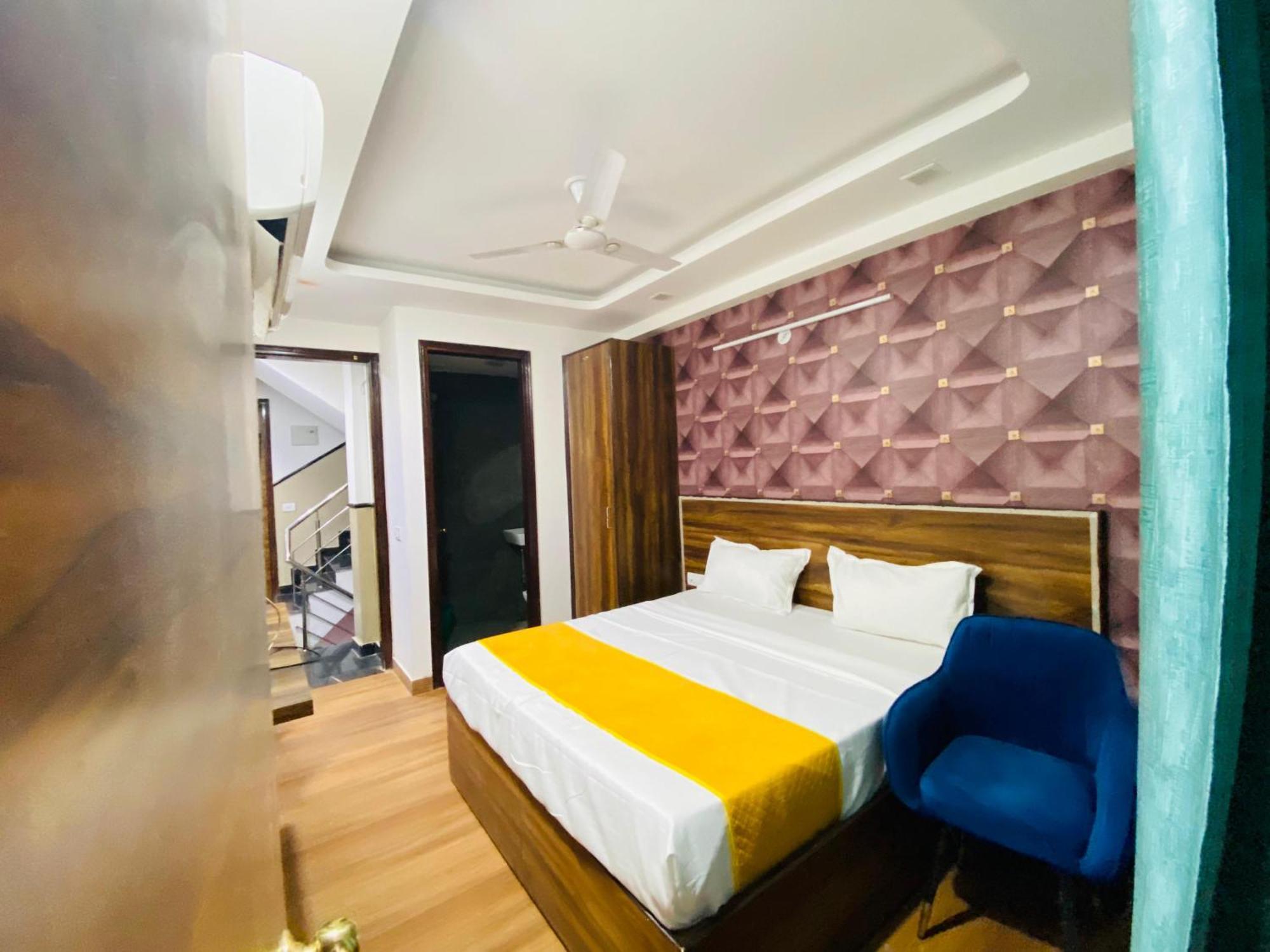 Bed and Breakfast Surya International à New Delhi Extérieur photo