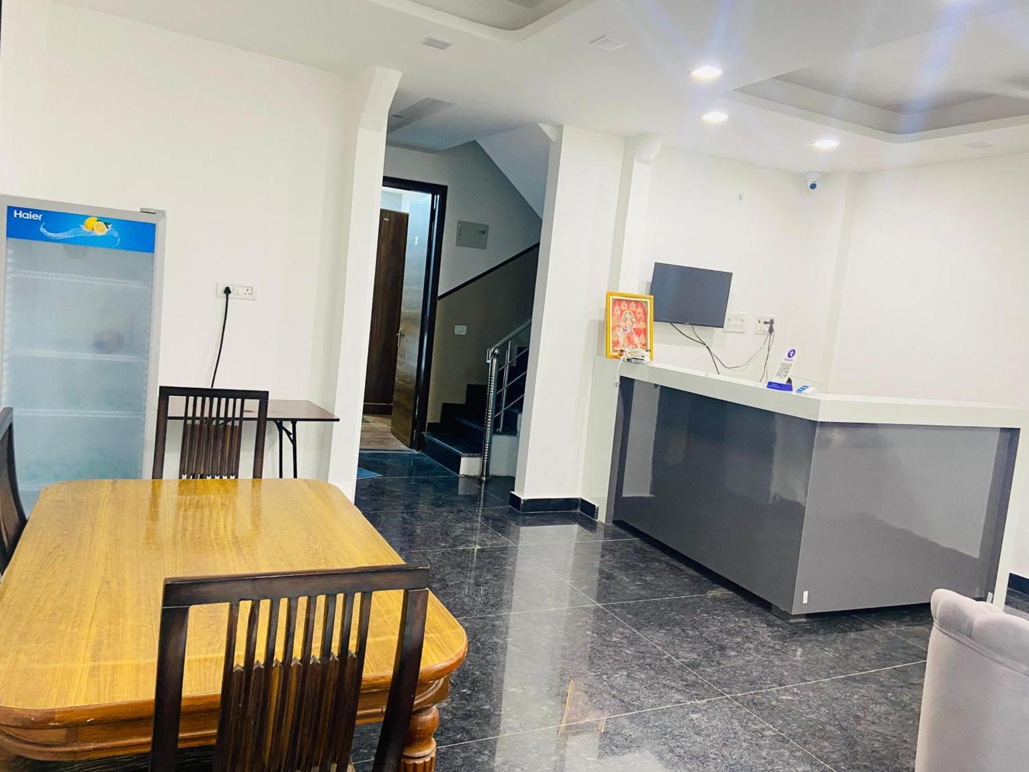 Bed and Breakfast Surya International à New Delhi Extérieur photo